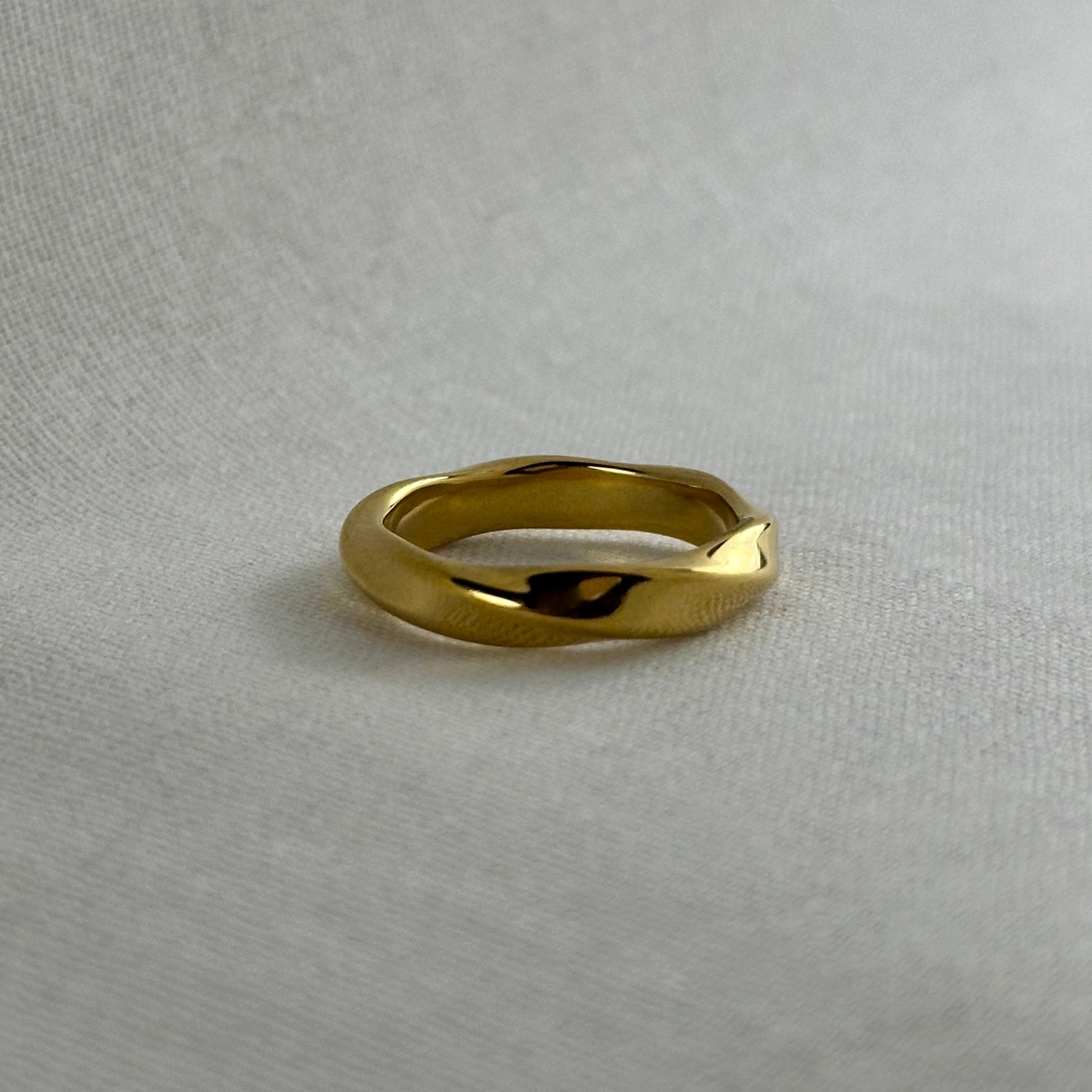 Leher - Wave Ring - 18k Gold PVD - LUMENAURA  LUMENAURA