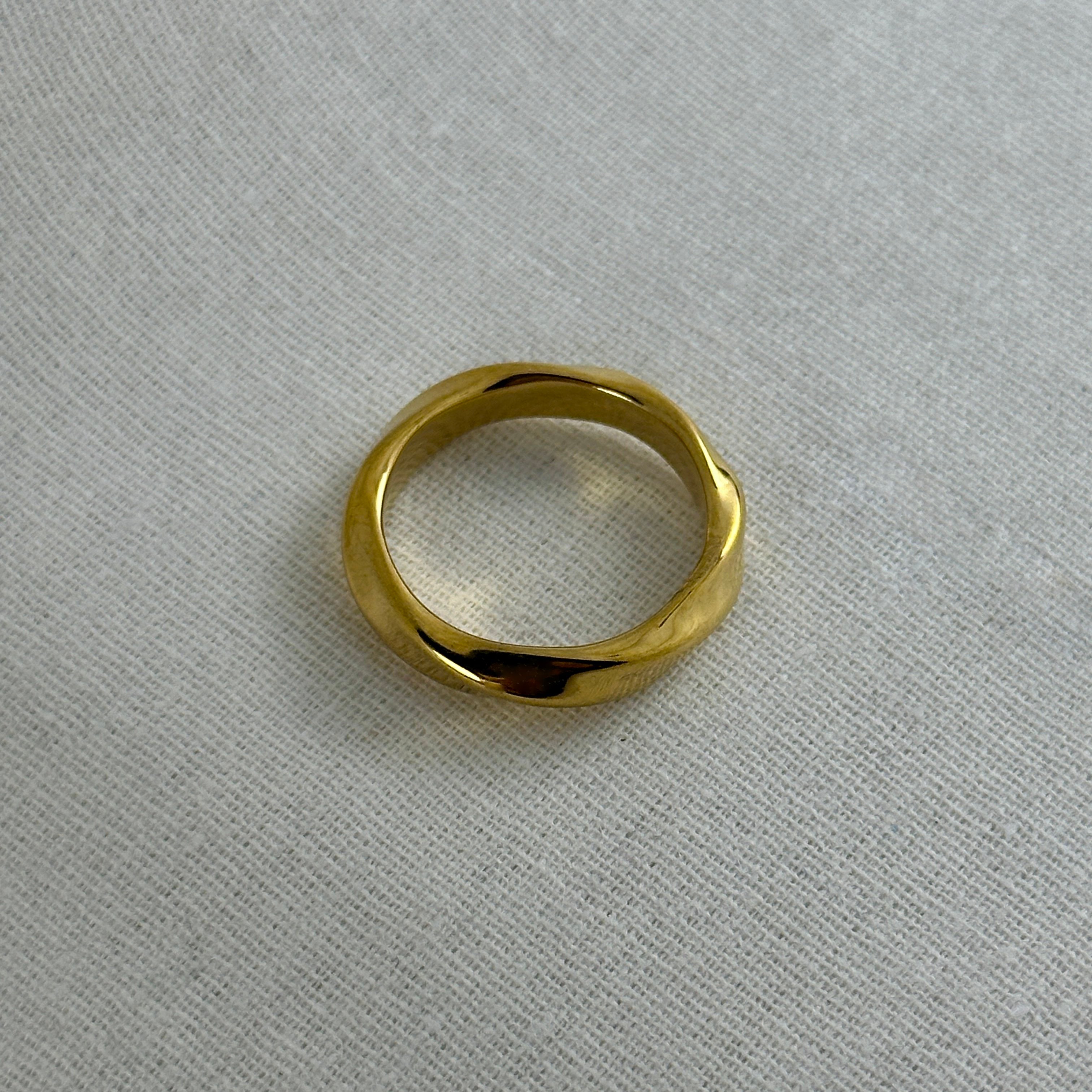 Leher - Wave Ring - 18k Gold PVD - LUMENAURA  LUMENAURA