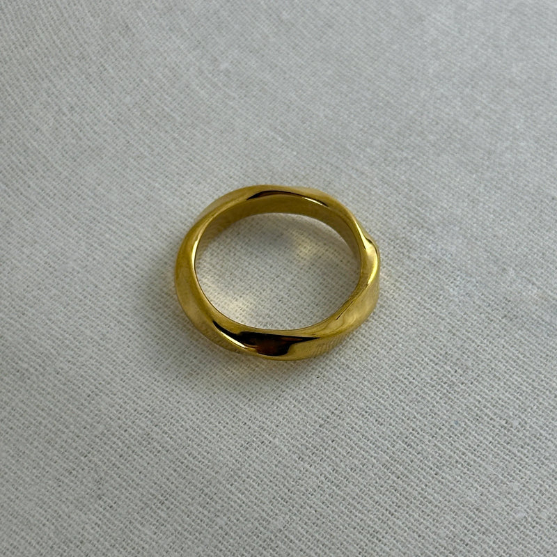 Leher - Wave Ring - 18k Gold PVD -  - LUMENAURA