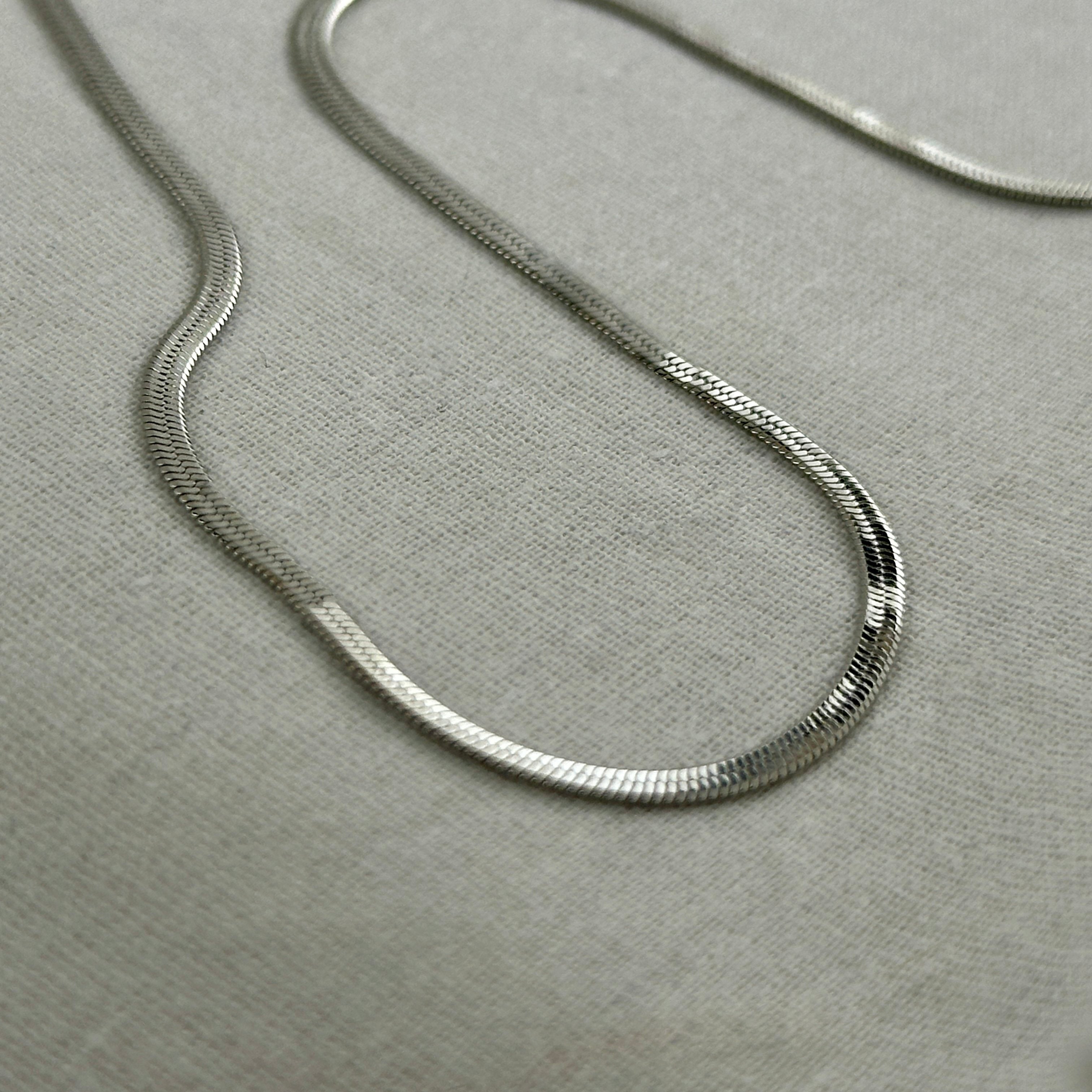 Dhara - Herringbone Necklace - Stainless Steel Silver - LUMENAURA  LUMENAURA