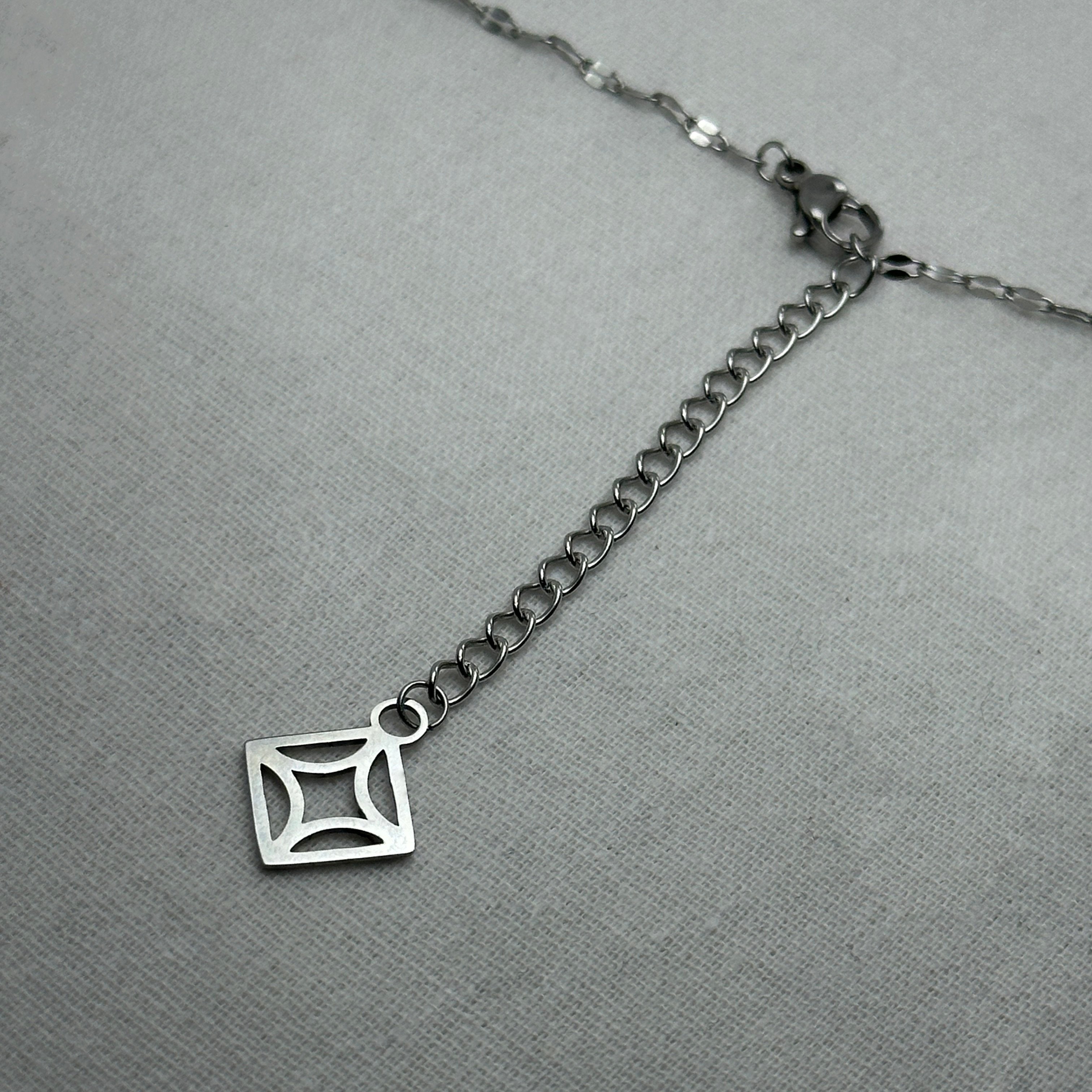 Mina - Dainty Fish Mouth Chain Necklace - Stainless Steel Silver - LUMENAURA  LUMENAURA